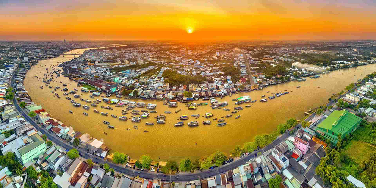 HCVN - Thùy Linh - 2-cuoi-nam-la-thoi-diem-ly-tuong-de-kham-pha