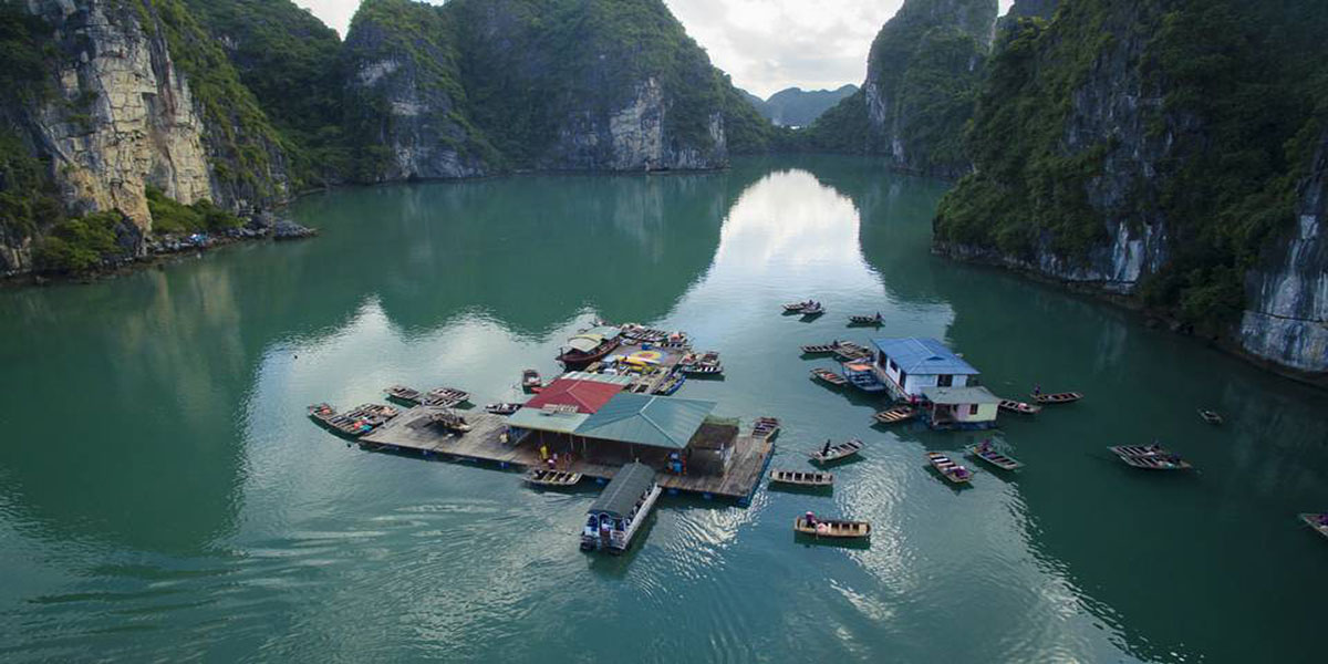 halong-bay-cruise-floating-fishing-village-vung-vieng_960x540_1